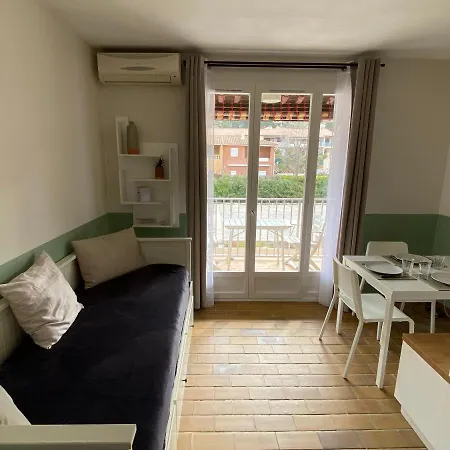 Apartment Studio La Pinede Plage A 150m Clim Place De Parking Privee *